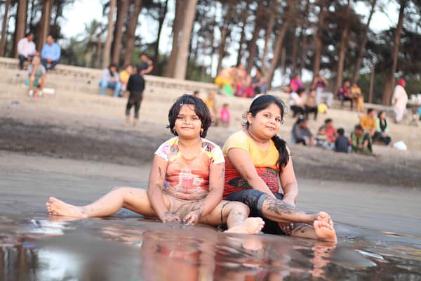 people enjoying Dahanu Resort people enjoying Dahanu Resort